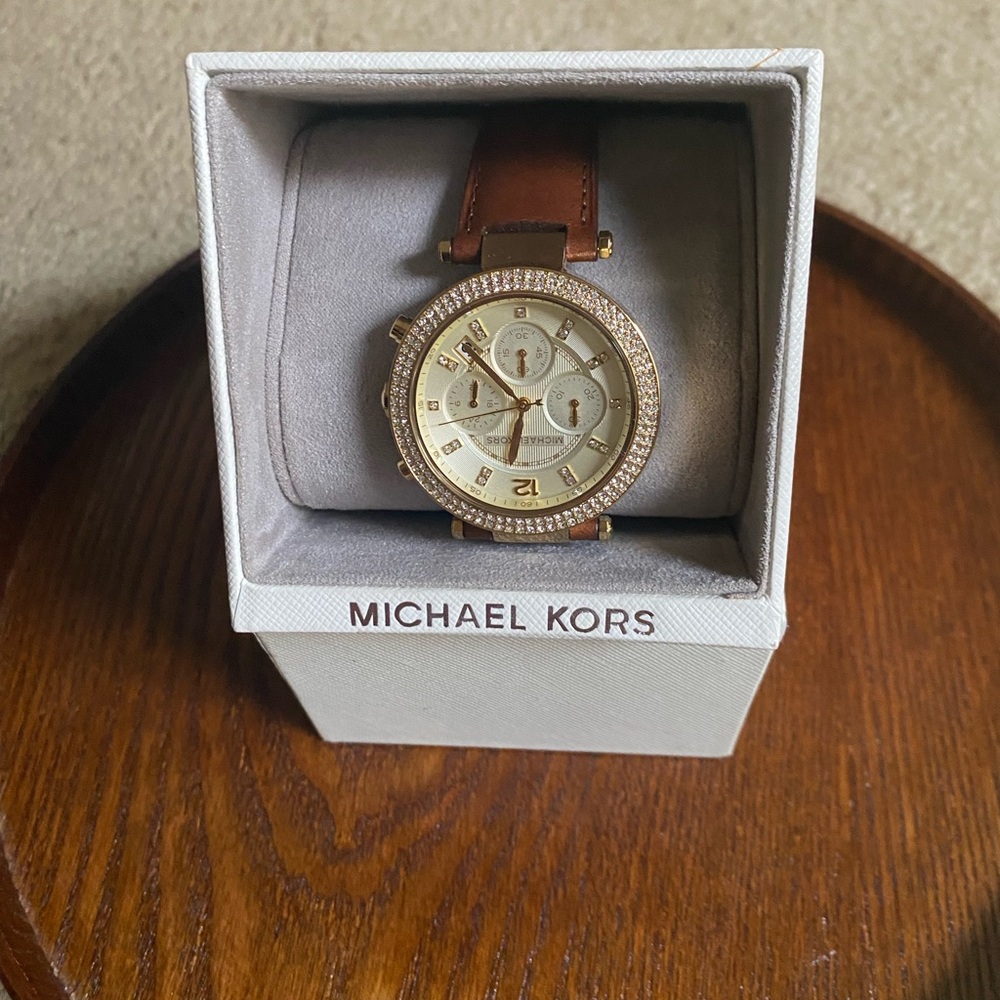 Michael Kors Watch (Very good condition-Never used after purchase)